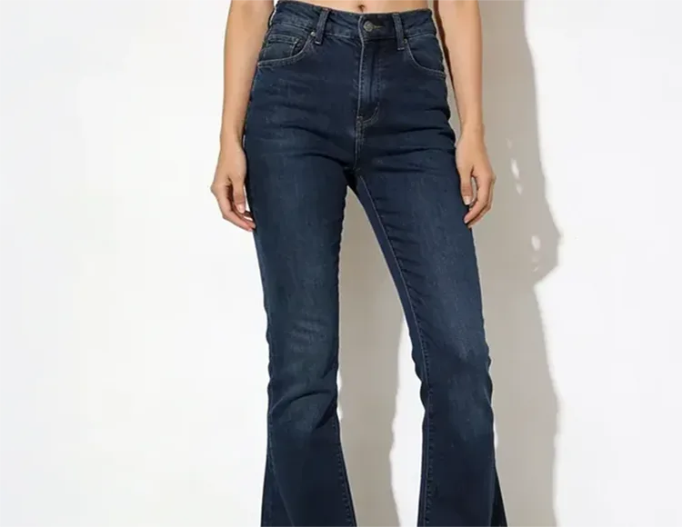 Modernin maailman demokraattinen univormu